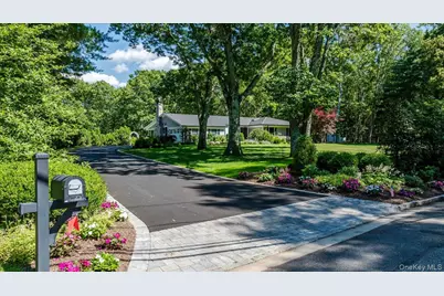 225 Laurel Lane, Syosset, NY 11791 - Photo 1