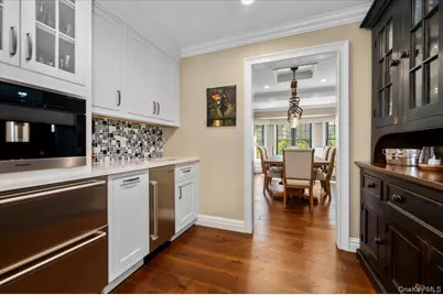225 Laurel Lane, Syosset, NY 11791 - Photo 16