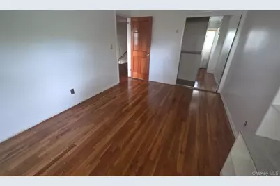 172 Evergreen Drive, Westbury, NY 11590 - Photo 18