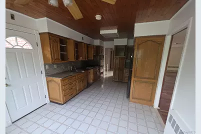 172 Evergreen Drive, Westbury, NY 11590 - Photo 8