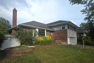 172 Evergreen Dr, Westbury, NY 11590 - Photo 2