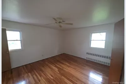 172 Evergreen Drive, Westbury, NY 11590 - Photo 22