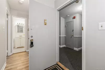 460 Old Town Road #1 F, Port Jefferson Station, NY 11776 - Photo 4