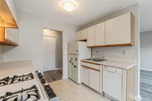460 Old Town Rd, Port Jefferson Station, NY 11776 - Photo 12