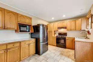 10 Brian Dr, East Islip, NY 11730 - Photo 10