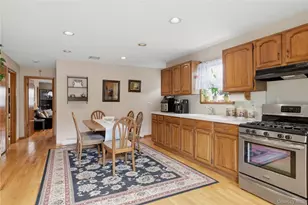 122 Irving Ave, Floral Park, NY 11001 - Photo 10