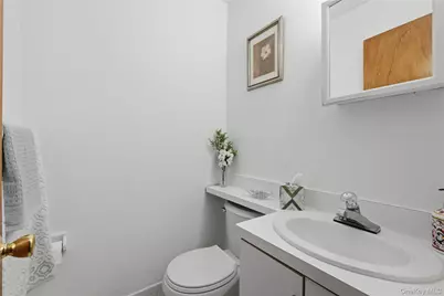 122 Irving Avenue, Floral Park, NY 11001 - Photo 8