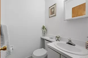 122 Irving Ave, Floral Park, NY 11001 - Photo 8