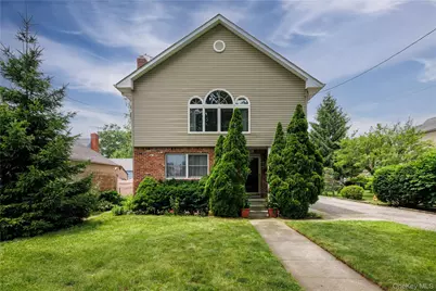 122 Irving Avenue, Floral Park, NY 11001 - Photo 2