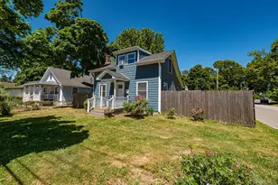 35 Oakland Ave, Port Jefferson, NY 11776 - Photo 2