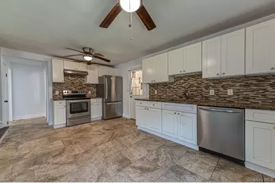 35 Oakland Avenue, Port Jefferson, NY 11776 - Photo 4