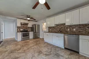 35 Oakland Ave, Port Jefferson, NY 11776 - Photo 4