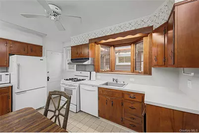 40 Dewey Avenue, New Rochelle, NY 10801 - Photo 8