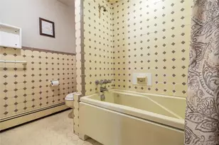 24 W Windsor Pkwy, Oceanside, NY 11572 - Photo 10