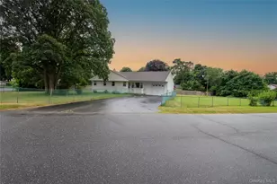 44 Willoughby St, Brentwood, NY 11717 - Photo 2