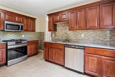 46 Falcon Drive, Hauppauge, NY 11788 - Photo 18