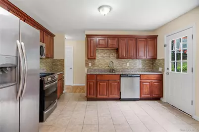 46 Falcon Drive, Hauppauge, NY 11788 - Photo 16