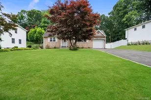 46 Falcon Dr, Hauppauge, NY 11788 - Photo 2