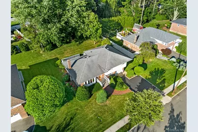 17 Wren Drive, Woodbury, NY 11797 - Photo 22