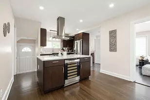 159 Iris Ave, Floral Park, NY 11001 - Photo 8