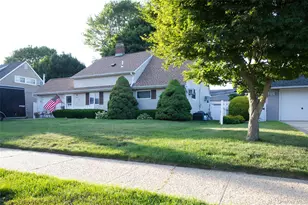 245 Sprucewood Dr, Levittown, NY 11756 - Photo 4