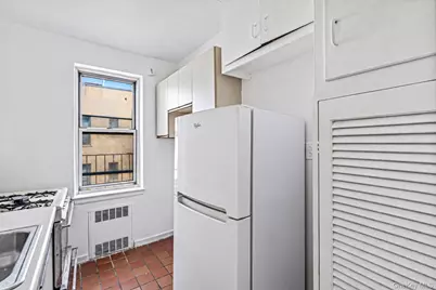 8333 Austin Street #6R, Kew Gardens, NY 14415 - Photo 14