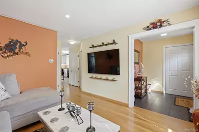 194 Willis Avenue, Floral Park, NY 11001 - Photo 6