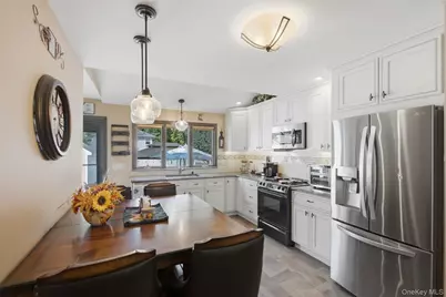 194 Willis Avenue, Floral Park, NY 11001 - Photo 12