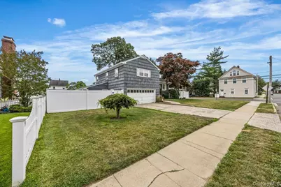 38 Driscoll Avenue, Rockville Centre, NY 11570 - Photo 2