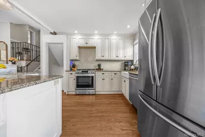 38 Driscoll Avenue, Rockville Centre, NY 11570 - Photo 8