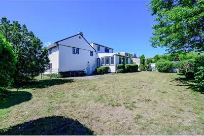 190 W Waukena Avenue, Oceanside, NY 11572 - Photo 20