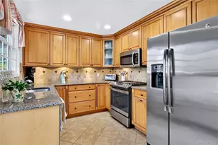 21 Travers St, Manhasset, NY 11030 - Photo 10