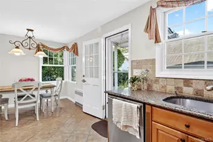 21 Travers St, Manhasset, NY 11030 - Photo 14