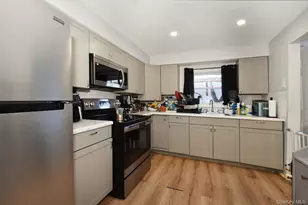 10 Miller Ave, Central Islip, NY 11722 - Photo 20