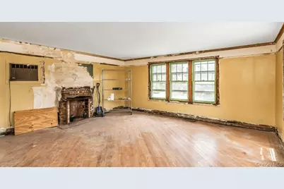 200 Bixley Heath, Lynbrook, NY 11563 - Photo 16