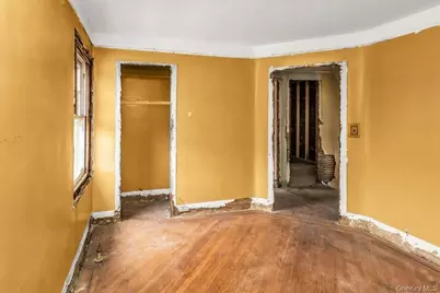 200 Bixley Heath, Lynbrook, NY 11563 - Photo 10
