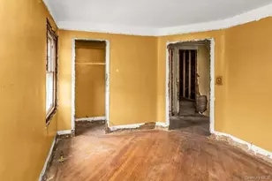 200 Bixley Heath, Lynbrook, NY 11563 - Photo 10