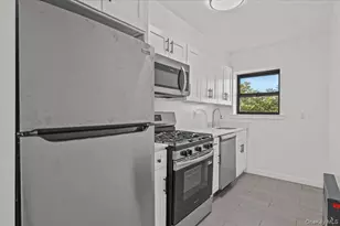 671 Bronx River Rd, Yonkers, NY 10704 - Photo 12