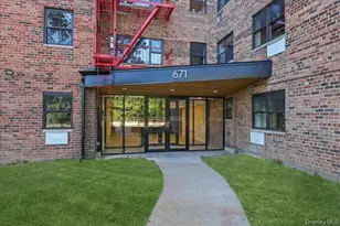 671 Bronx River Rd, Yonkers, NY 10704 - Photo 2