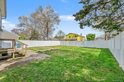 408 N Broome Avenue, Lindenhurst, NY 11757 - Photo 4