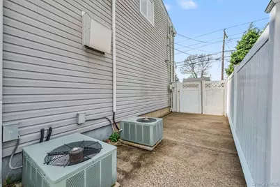 408 N Broome Avenue, Lindenhurst, NY 11757 - Photo 8
