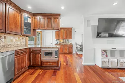 408 N Broome Avenue, Lindenhurst, NY 11757 - Photo 16