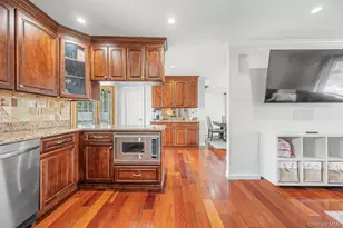 408 N Broome Ave, Lindenhurst, NY 11757 - Photo 16