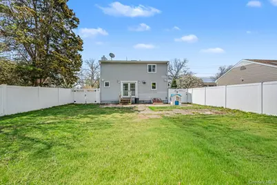 408 N Broome Avenue, Lindenhurst, NY 11757 - Photo 6