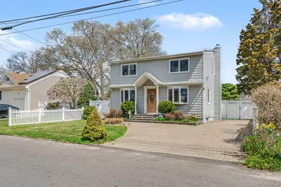 408 N Broome Avenue, Lindenhurst, NY 11757 - Photo 2