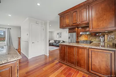 408 N Broome Avenue, Lindenhurst, NY 11757 - Photo 20