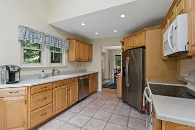 191 Horseshoe Circle, Ossining, NY 10562 - Photo 10