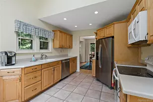 191 Horse Shoe Cir, Ossining, NY 10562 - Photo 10