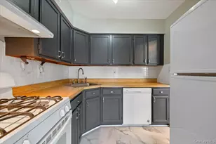 80 Fairview Cir, Middle Island, NY 11953 - Photo 8