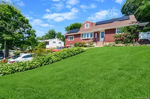 14 Benmor Ct, Plainview, NY 11803 - Photo 2